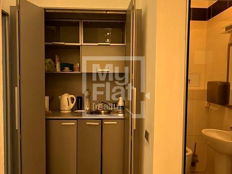 комерційна за адресою Саксаганського вул., 42
