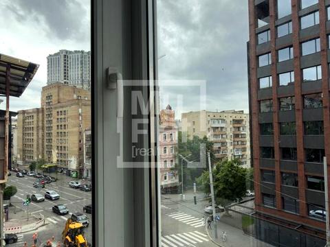 комерційна за адресою Саксаганського вул., 42