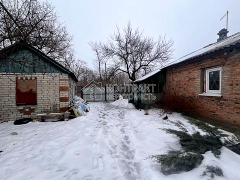 дом по адресу пгт. Безлюдовка, Романа Левіцького ул.