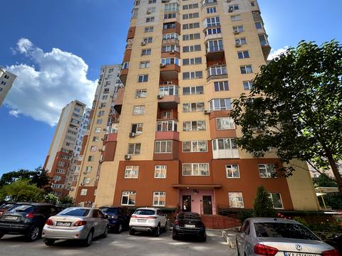 квартира за адресою Райдужний масив вул., 10б