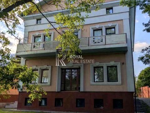 будинок за адресою Монтажників вул., 9