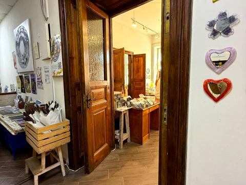 комерційна за адресою Івана Франка вул., 8