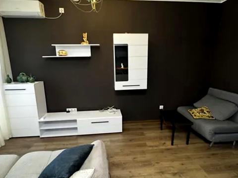 квартира за адресою Сім'ї Кульженків вул. (Петра Дегтяренка), 33