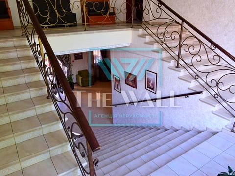 комерційна за адресою Берестейське шосе (Брест-Литовське), 8а