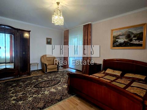 будинок за адресою Гідності вул. (Жертв Революції), 32-а