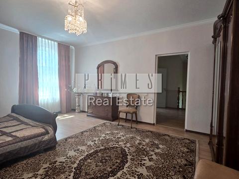 будинок за адресою Гідності вул. (Жертв Революції), 32-а