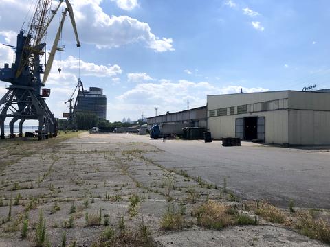 комерційна за адресою Десантників пл., 5