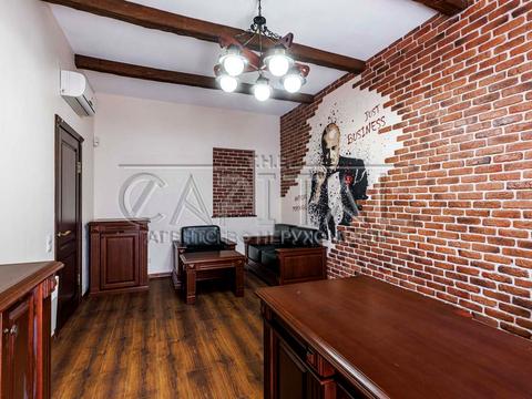 комерційна за адресою Оболонська вул., 21