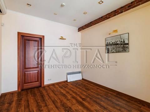 комерційна за адресою Оболонська вул., 21