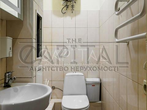 комерційна за адресою Оболонська вул., 21