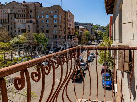 комерційна за адресою Оболонська вул., 21