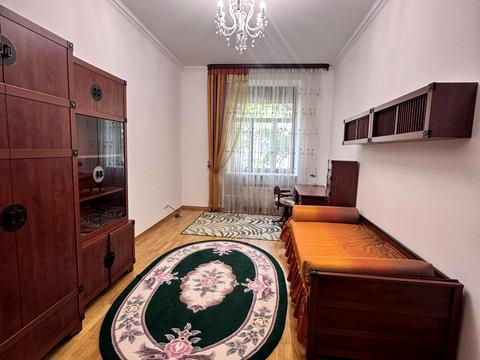 квартира за адресою Євгена Коновальця вул. (), 17