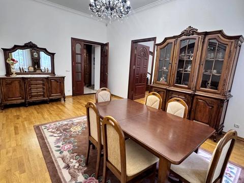 квартира за адресою Євгена Коновальця вул. (), 17