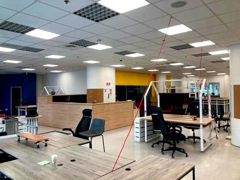 комерційна за адресою майдан Незалежності пл., 1