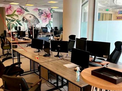 комерційна за адресою майдан Незалежності пл., 1