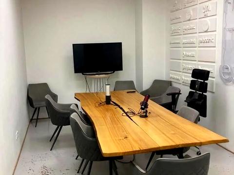 комерційна за адресою майдан Незалежності пл., 1