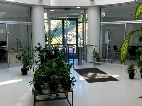 комерційна за адресою майдан Незалежності пл., 1