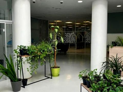 комерційна за адресою майдан Незалежності пл., 1