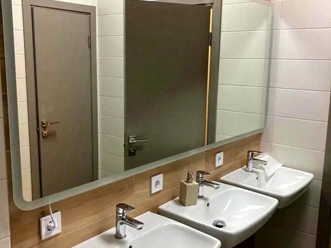 комерційна за адресою майдан Незалежності пл., 1