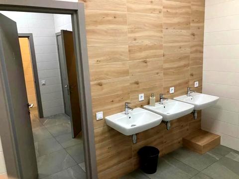 комерційна за адресою майдан Незалежності пл., 1