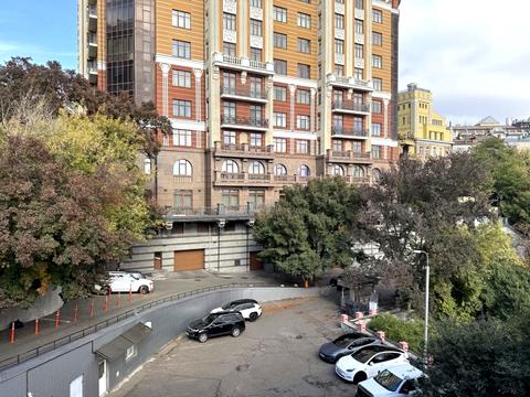коммерческая по адресу Ивана Франко ул., 6