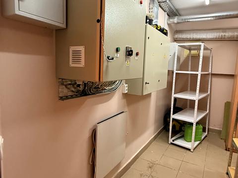 комерційна за адресою Дніпровська набережна вул., 26-К