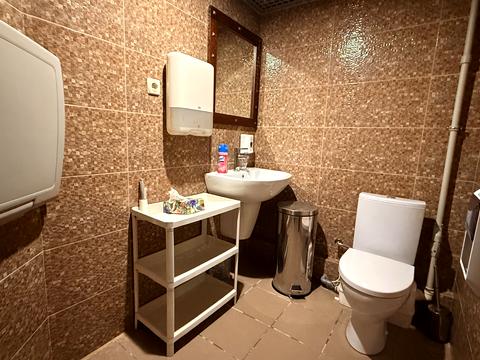комерційна за адресою Дніпровська набережна вул., 26-К