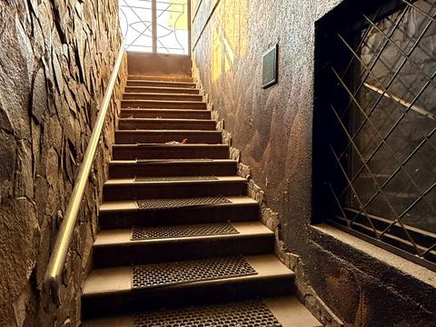 комерційна за адресою Дніпровська набережна вул., 26-К