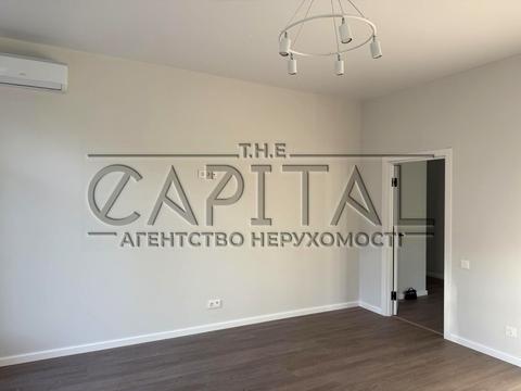 комерційна за адресою Дегтярна вул., 22