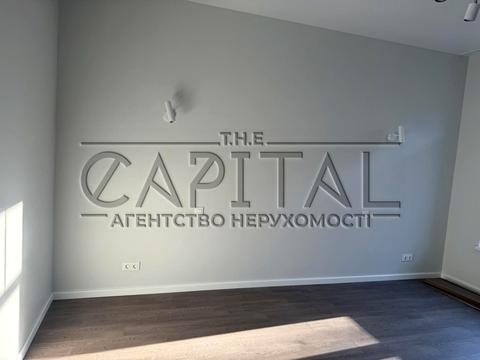 комерційна за адресою Дегтярна вул., 22