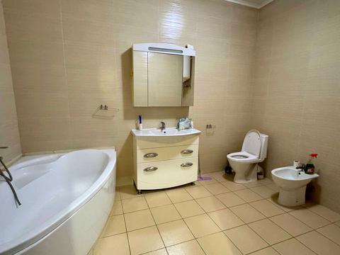 комерційна за адресою Кловський узвіз, 7a