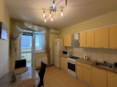 квартира по адресу Сім'ї Кульженків ул. (Петра Дегтяренка), 33