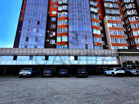 паркомісце за адресою Мостобудівників вул., 18