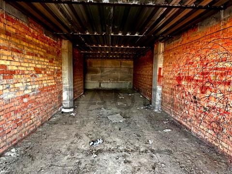 паркомісце за адресою Мостобудівників вул., 18