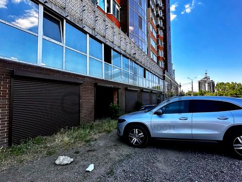 паркомісце за адресою Мостобудівників вул., 18