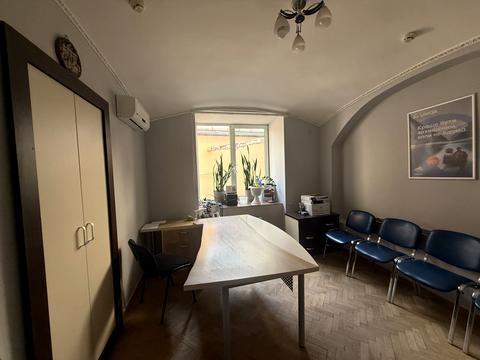 комерційна за адресою Чернівці, Центральна пл., 7