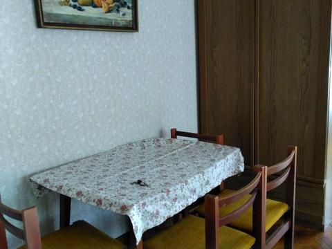 1869695422968306