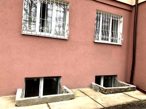 комерційна за адресою Висока вул., 3Б