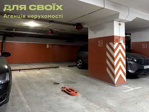 паркомісце за адресою Круглоуніверситетська вул., 3-5
