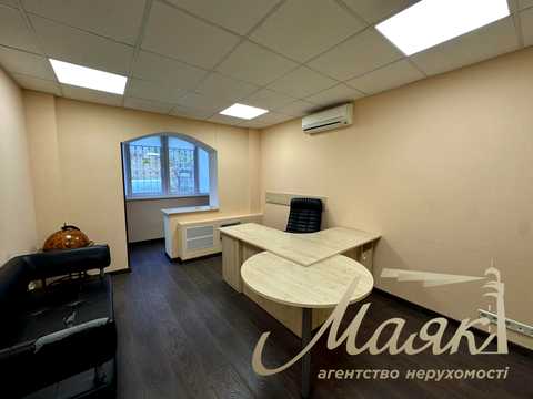 комерційна за адресою Свободи просп., 17