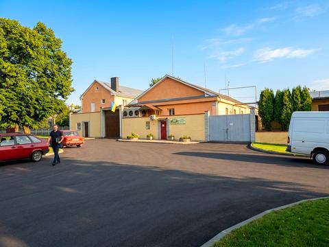 комерційна за адресою Освіти, 4