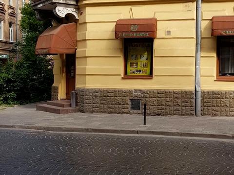 комерційна за адресою Шептицьких вул., 31