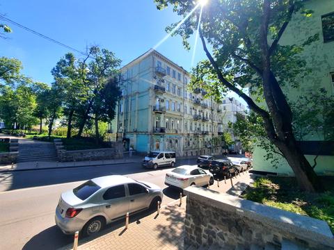 комерційна за адресою Михайлівська вул., 24-А