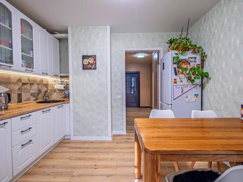 квартира за адресою Софії Русової вул., 7-А