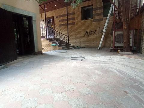 комерційна за адресою Миру пров., 3