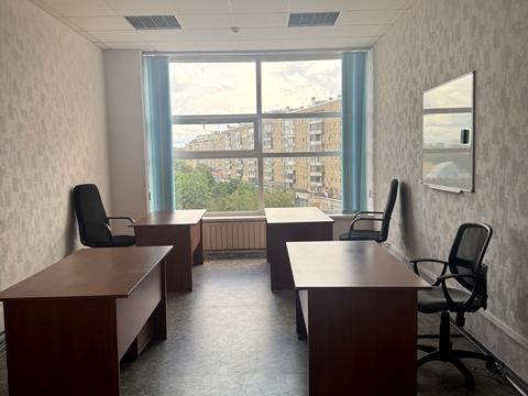 комерційна за адресою майдан Ірини Бугримової пл., 3