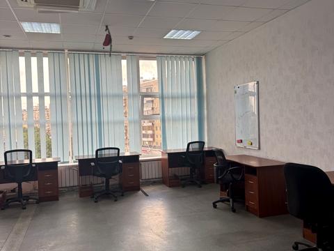 комерційна за адресою майдан Ірини Бугримової пл., 3
