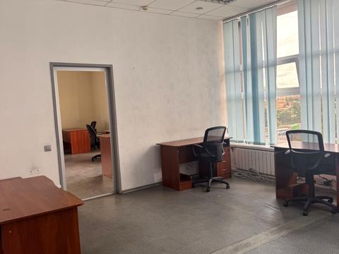 комерційна за адресою майдан Ірини Бугримової пл., 3
