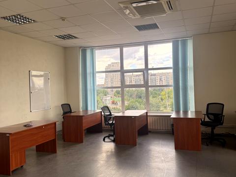 комерційна за адресою майдан Ірини Бугримової пл., 3