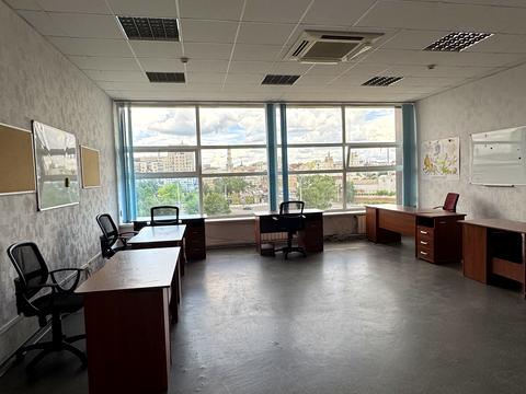 комерційна за адресою майдан Ірини Бугримової пл., 3